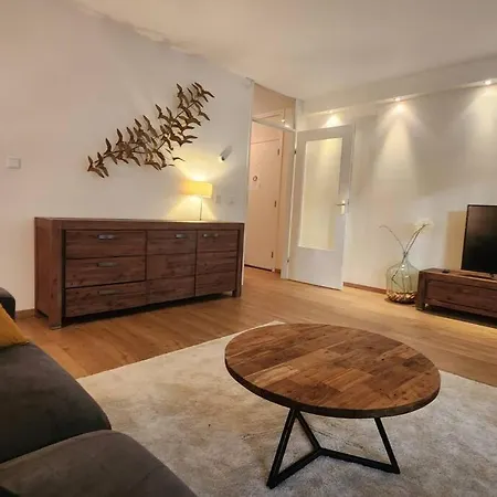 Apartment Spacious Apartment, Canal Area, Center